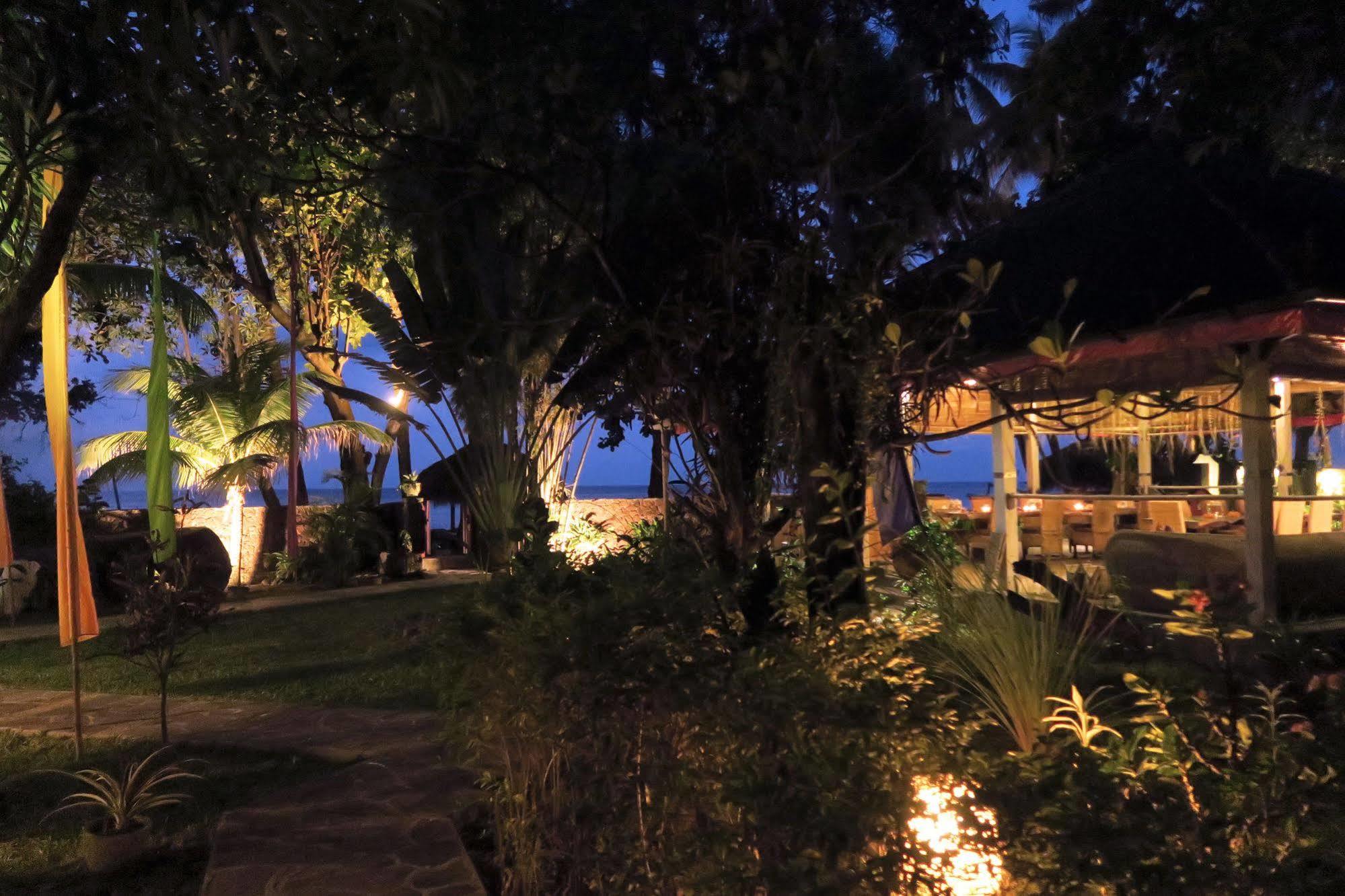 Cili Emas Oceanside Resort Tejakula Kültér fotó